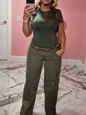 Straight-Leg Olive Cargo Pants for Women - Utility Chic